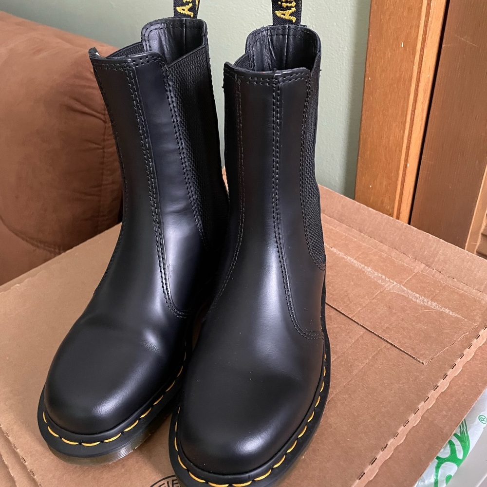Dr. Martens 2976 Hi Chelsea